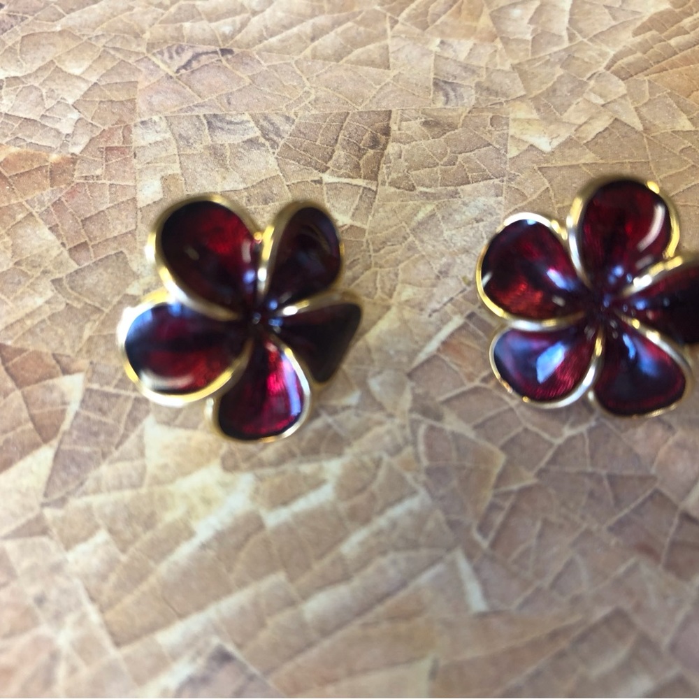 Hawaiian plumeria post earrings - Picture 3 of 4